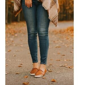 Frye SZ 6.5 Women's Melanie Slip On Flats Sneakers Cognac